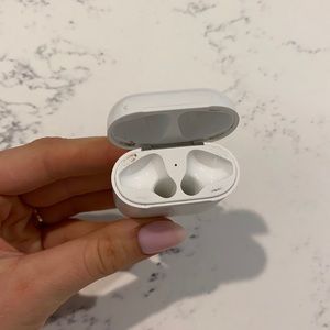Apple 1st Gen AirPods Charging Case